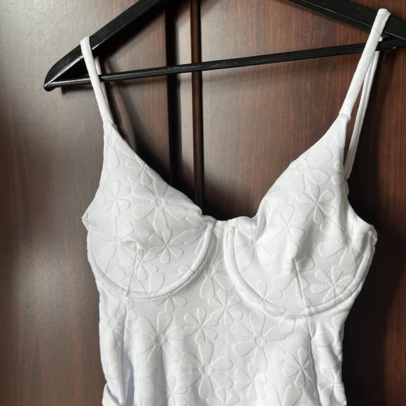 KENNY FLOWERS 🤍 THE SANTORINI - WHITE FLORAL JACQUARD UNDERWIRE ONE PIECE - Picture 11 of 15